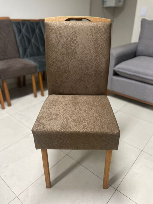 Mesa Los Angeles 90 Cinamomo/Off White com 4 Cadeiras Priscila Veludo Marrom